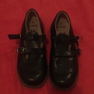 Adorable classic girls shoes!